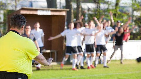 Gewalt Gegen Schiedsrichter: DFB Und BFV Setzen Klares Zeichen | Wir ...